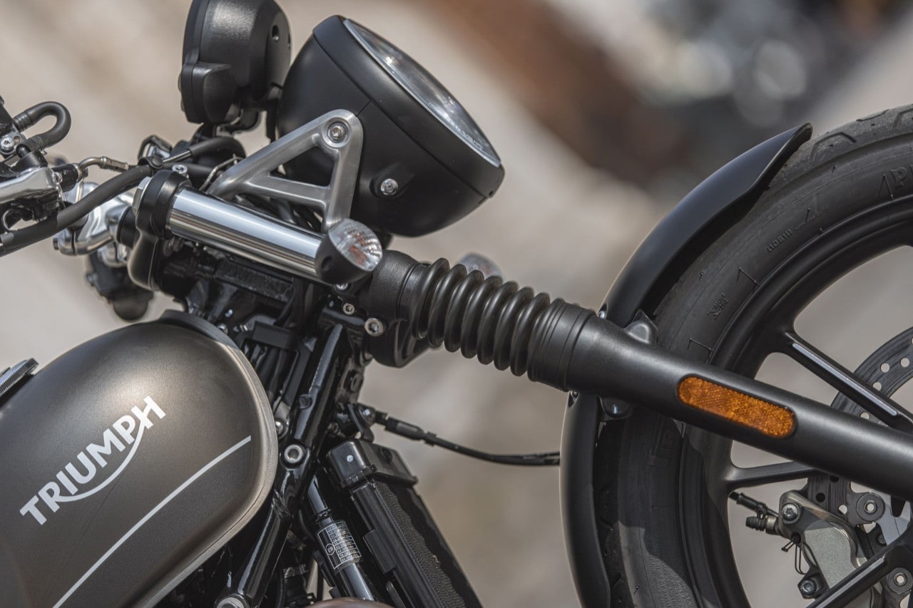 Moto Guzzi V7 Centenario e Triumph Street Twin: questione di PEDIGREE